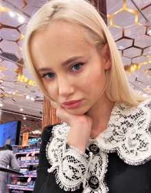 
							Даниела
